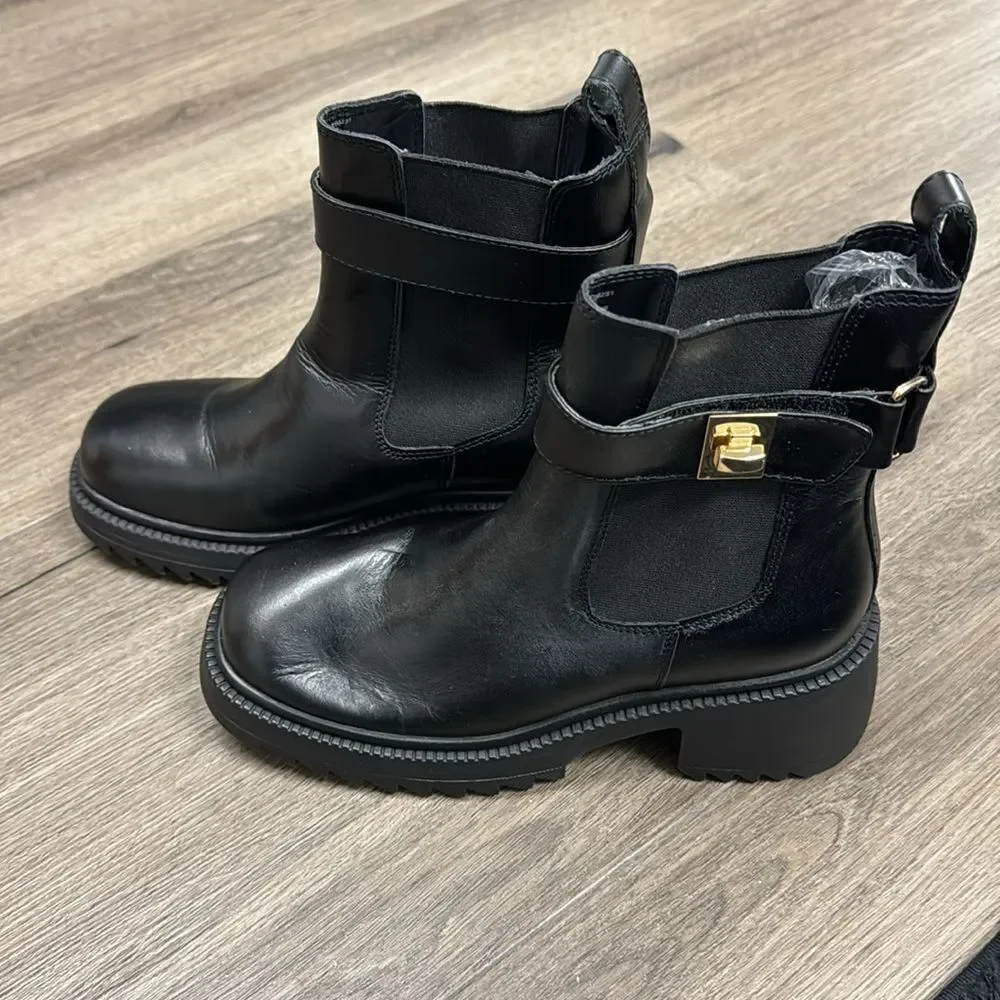 New Steve Madden Women's Gates Buckle-Detailed Lug-Sole Booties Size 7.5